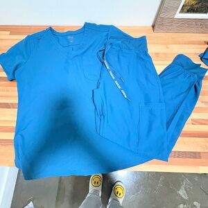 MedCouture Insight Scrub Set